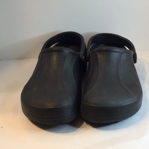 Unisex black Crocs